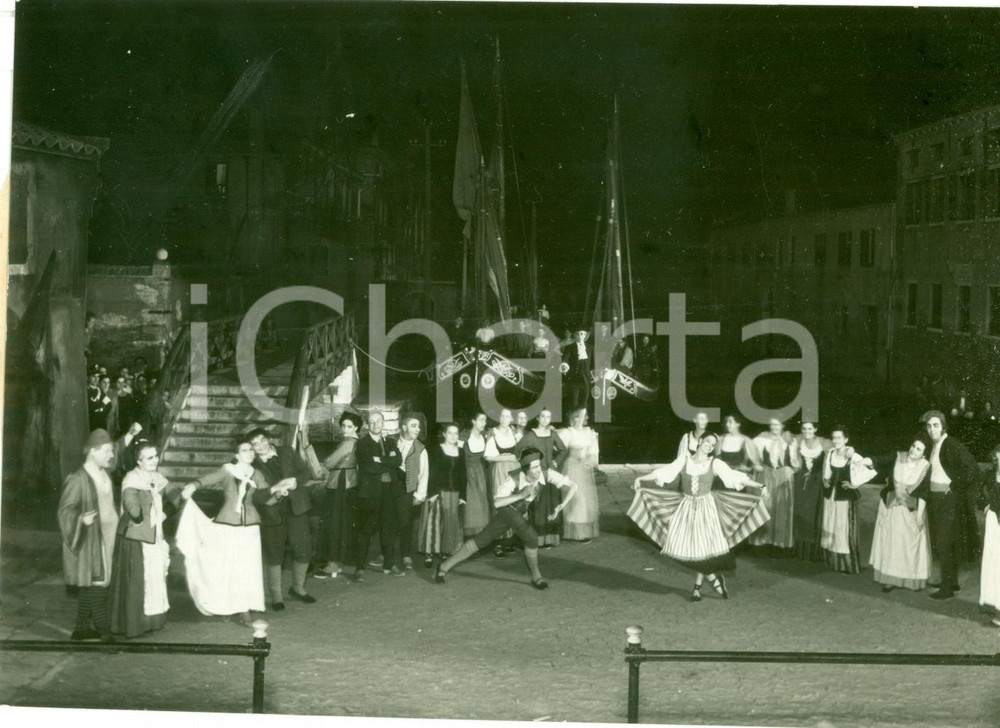 Fotografia d epoca originale 1937 VENEZIA Teatro Scena Baruffe Chiozzotte Carlo GOLDONI a GIUDECCA Foto 1