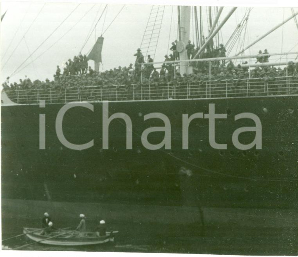 Fotografia d epoca originale 1935 AFRICA ORIENTALE Camicie Nere attraccano in porto Colonie A.O.I. Foto 1