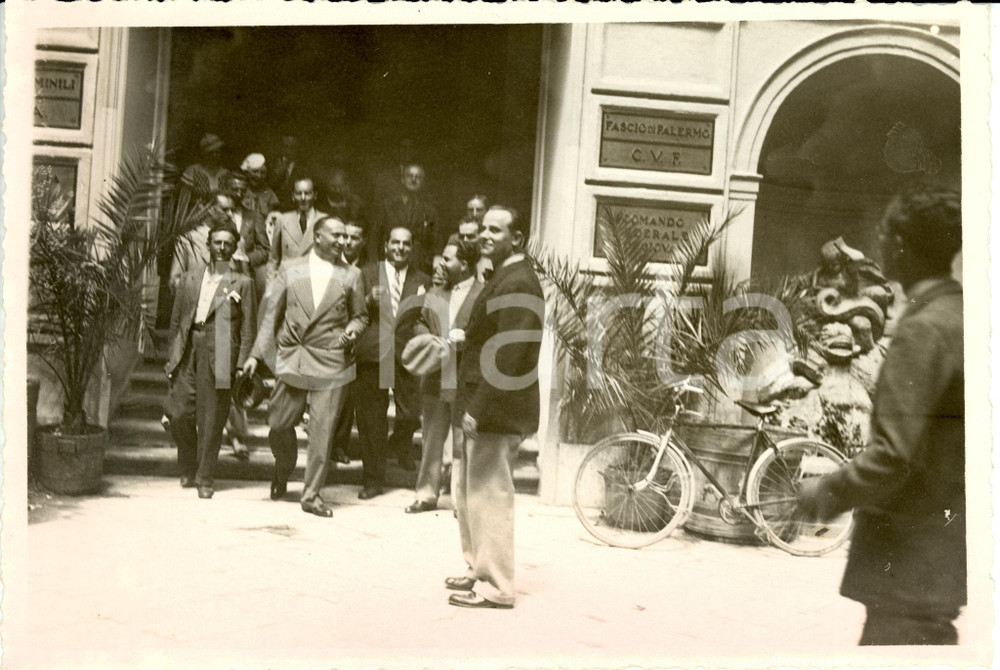Fotografia d epoca originale 1933 PALERMO Crociera  Gerarchi milanesi visitano sede Fascio e GUF Foto 1