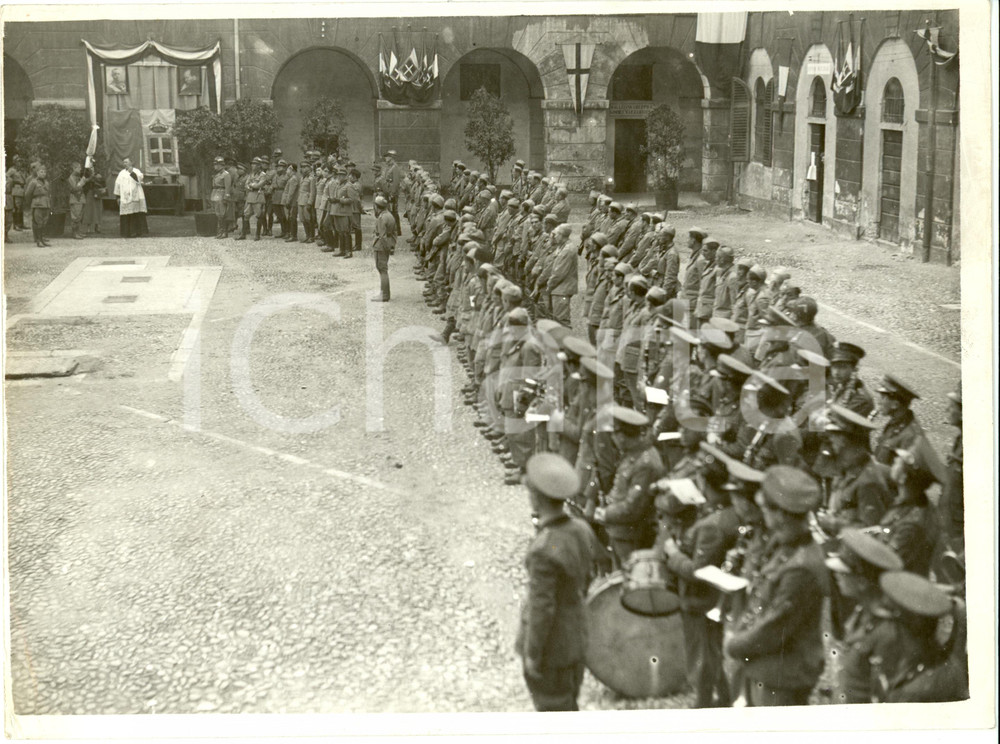 Fotografia d epoca originale 1935 MILANO Caserma LUCIANO MANARA Cerimonia partenza volontari AFRICA ORIENTALE 1
