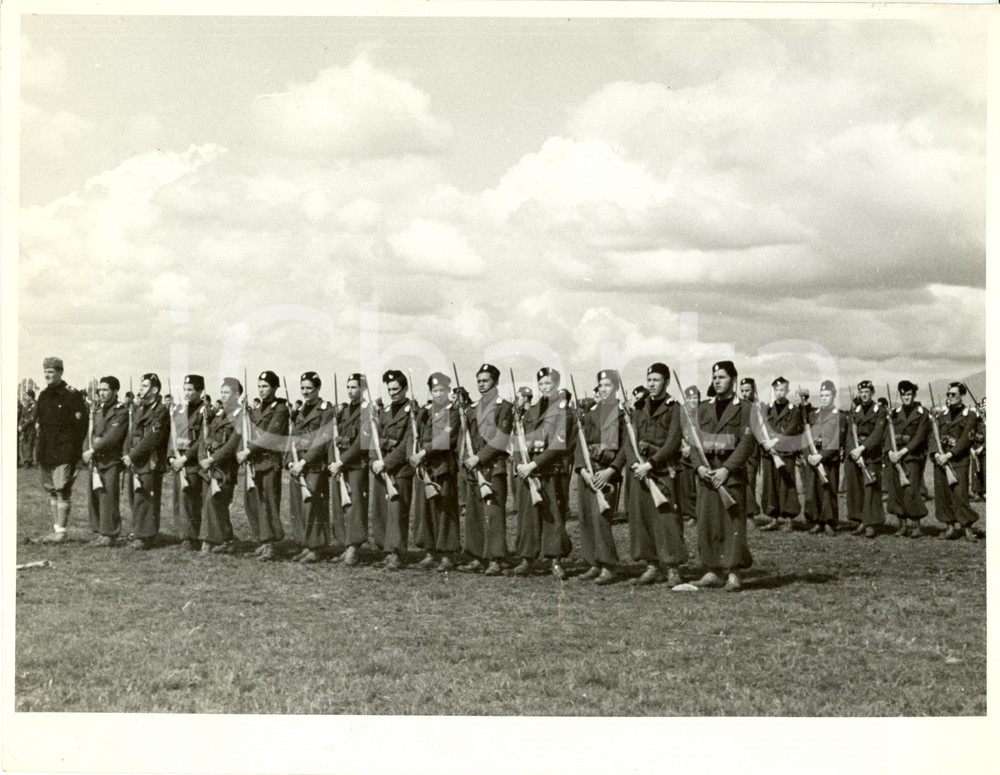 Fotografia d epoca originale 1939 ROMA Giovani della GIL schierati imbracciano le armi Fotografia 1