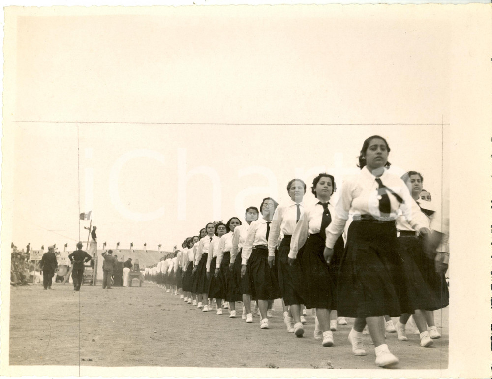 Fotografia d epoca originale 1938 TUNISI Festa GIL  Sfilano le organizzazioni extrascolastiche Fotografia 1