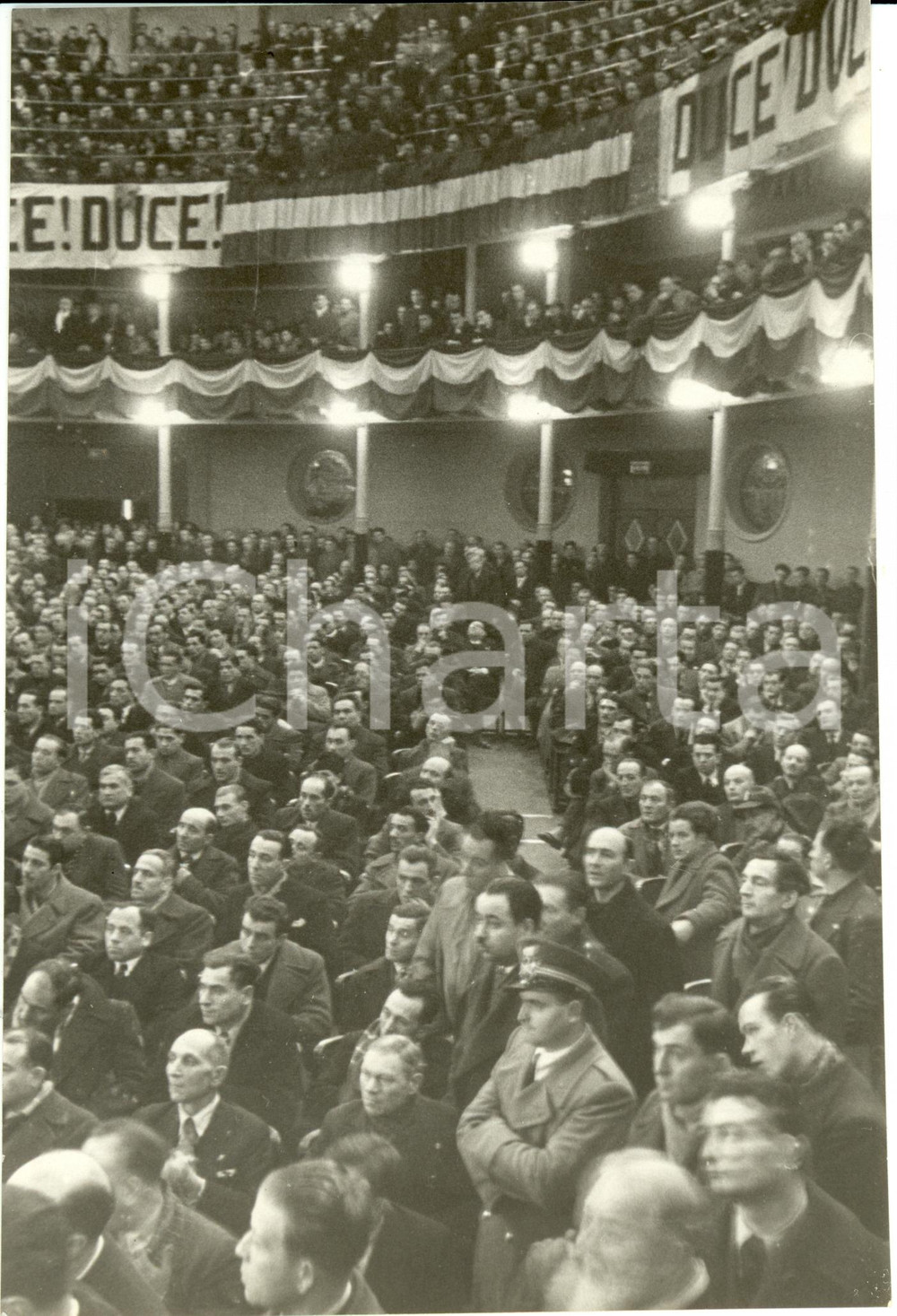 Fotografia d epoca originale 1938 MILANO Teatro DAL VERME Pubblico ascolta Onorevole Tullio CIANETTI Foto 1