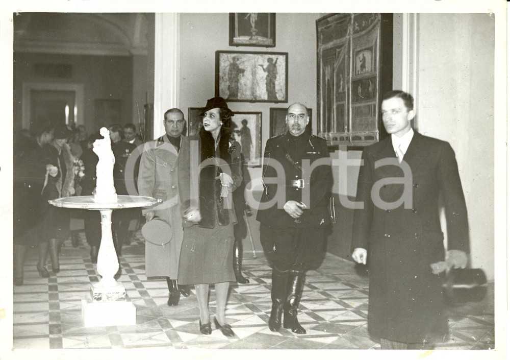 Fotografia d epoca originale 1939 NAPOLI Principessa di PIEMONTE all  Istituto di Studi Romani Fotografia 1