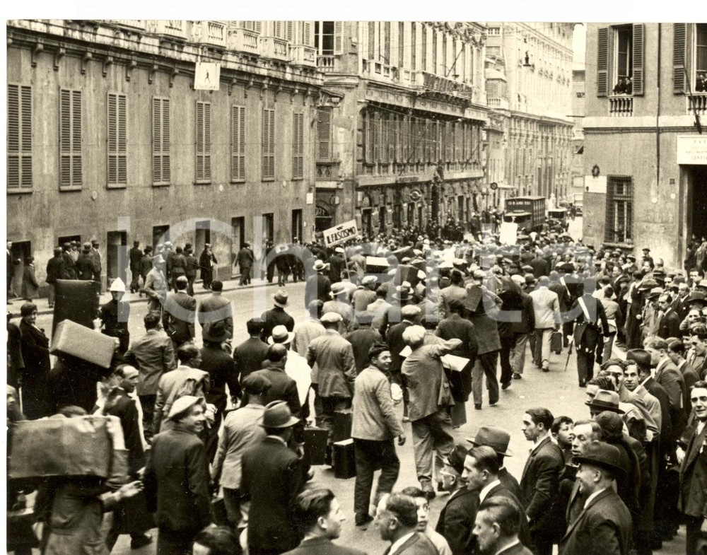 Fotografia d epoca originale 1935 GENOVA Sfilata 800 operai in partenza per Africa Orientale Foto SANGIORGI 1