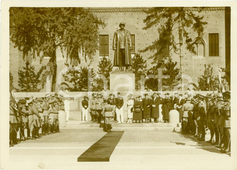 Fotografia d epoca originale 1937 TORINO Combattenti in AFRICA ORIENTALE al Monumento Duca d AOSTA Foto 1