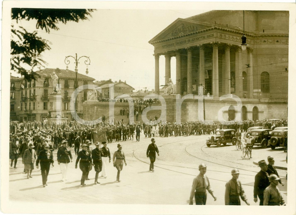 Fotografia d epoca originale 1937 TORINO Alpini sfilano per onorare reduci Battaglioni EXILLES e UORK AMBA 1