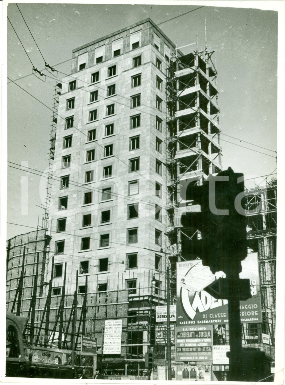 Fotografia d epoca originale 1936 MILANO Costruzione TORRE SAN BABILA in Corso LITTORIO oggi MATTEOTTI Foto 1