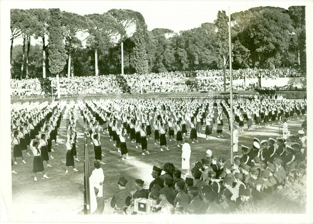Fotografia d epoca originale 1938 ROMA Saggio Ginnico Militare GIL di fronte a Missione Mancese Fotografia 1