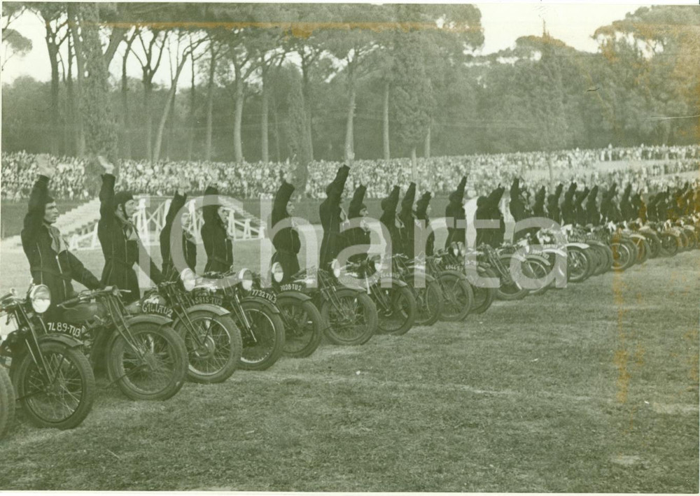Fotografia d epoca originale 1937 ROMA Capi Centuria motociclisti al CAMPO DUX Fotografia 1