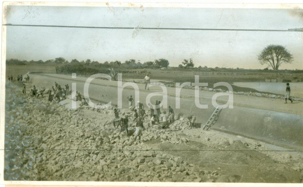 Fotografia d epoca originale 1930 ca VILLABRUZZI SOMALIA Indigeni costruiscono diga nel BENADIR Fotografia 1