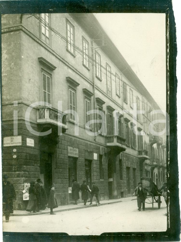 Fotografia d epoca originale 1920 ca MILANO Carrettiere in Via MONTE NAPOLEONE Casa Ugo FOSCOLO Foto 1