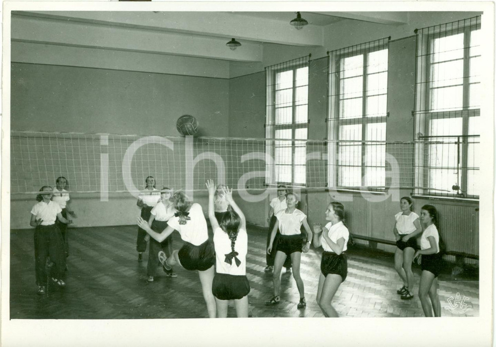 Fotografia d epoca originale 1950 ca CZESTOCHOWA POLAND Pallavolo campionato scolastico a RAKOW II Foto 1