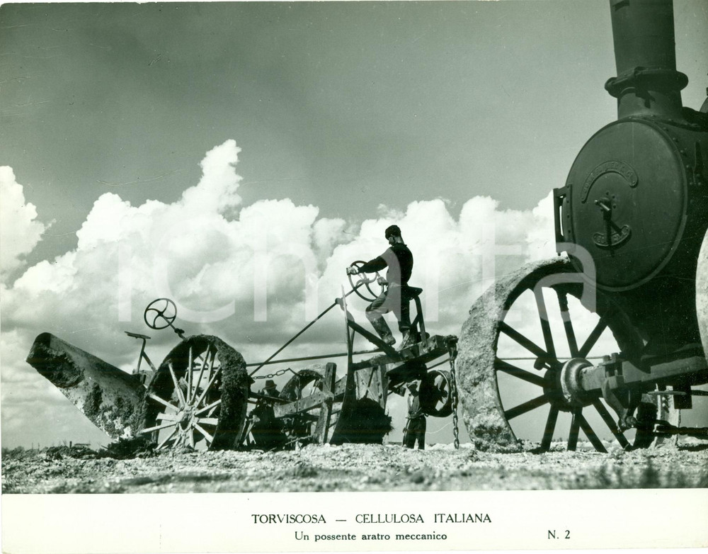 Fotografia d epoca originale 1940 ca TORVISCOSA UD Possente aratro meccanico al lavoro FOTO 1