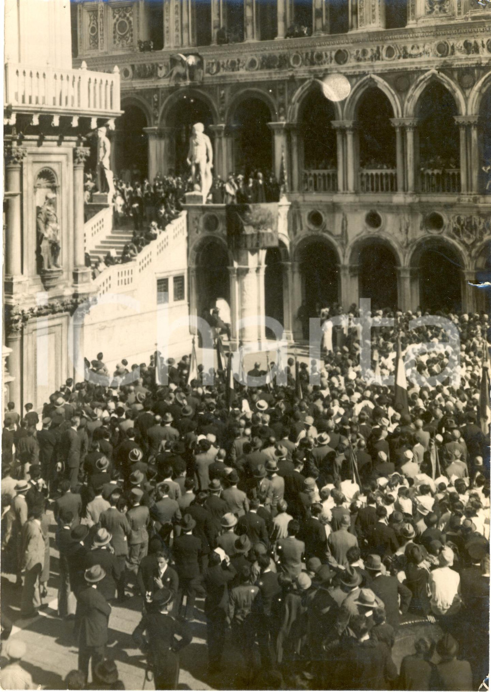 Fotografia d epoca originale 1935 ca VENEZIA Provveditore Gaetano GASPERONI inaugura scuole medie FOTO 1