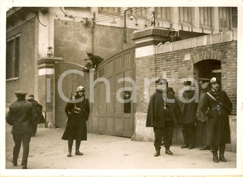 Fotografia d epoca originale 1937 PARIS Sciopero generale impiegati trasporto autobus a BASTIGLIA Fotografia 1