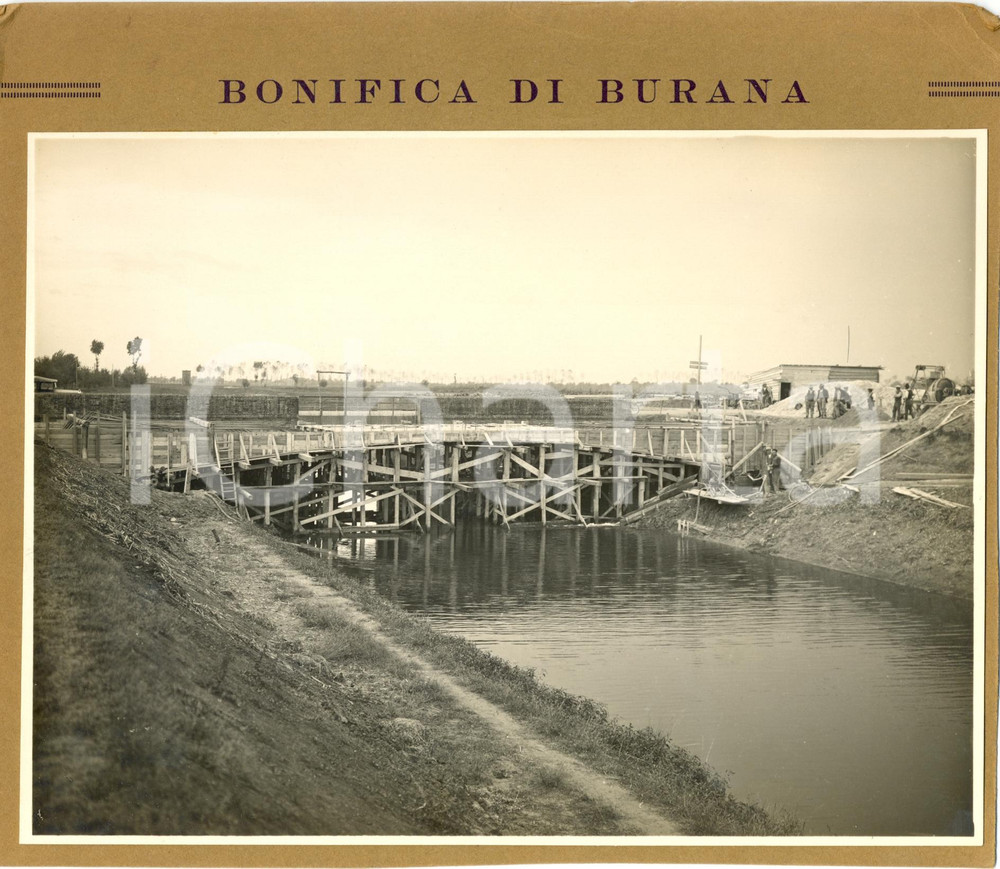 Fotografia d epoca originale 1930 ca BONDENO FE Bonifica BURANA Costruzione di un ponte Fotografia 1