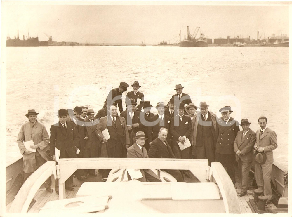 Fotografia d epoca originale 1935 GENOVA Delegati francesi visitano cantiere nuovo PORTO Fotografia 1