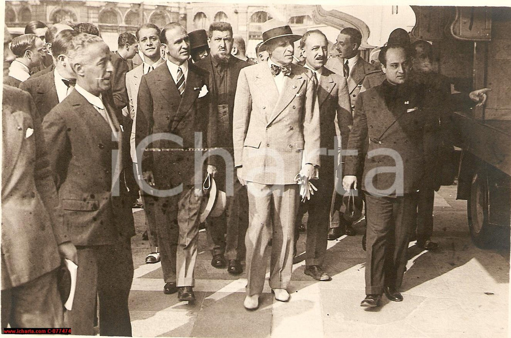 Fotografia d epoca originale 1930 MILANO Augusto TURATI Dino ALFIERI visitano autotreno del grano FOTOGRAFIA 1
