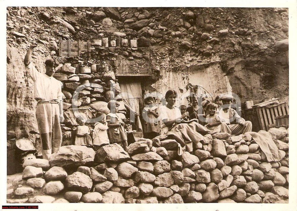 Fotografia d epoca originale 1939 LA PAZ BOLIVIA Abitanti delle tradizionali case nella roccia Foto 1