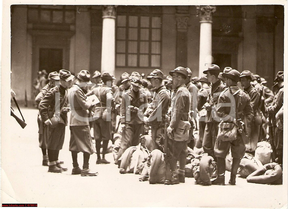Fotografia d epoca originale 1937 MILANO Partenza per il campo per il Decennale della Milizia MVSN Fotografia 1