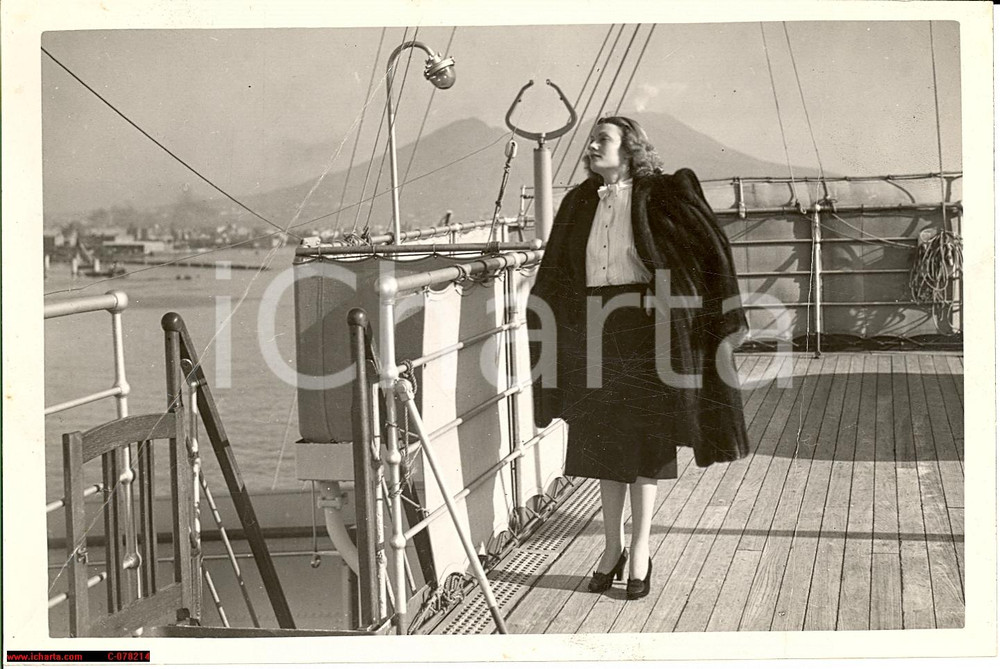 Fotografia d epoca originale 1940 ca NAPOLI Attrice Isa MIRANDA sul piroscafo REX di ritorno dall AMERICA 1