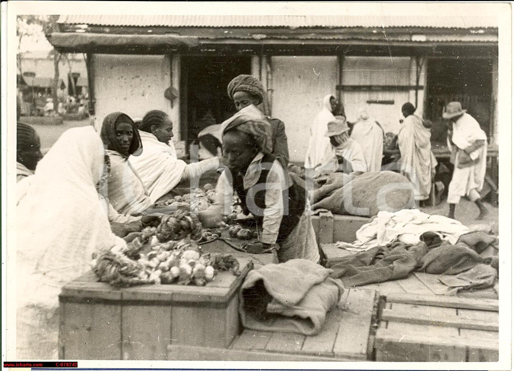 Fotografia d epoca originale 1935 ERITREA A.O.I. Venditrici di cipolle al mercato Fotografia DANNEGGIATA 1