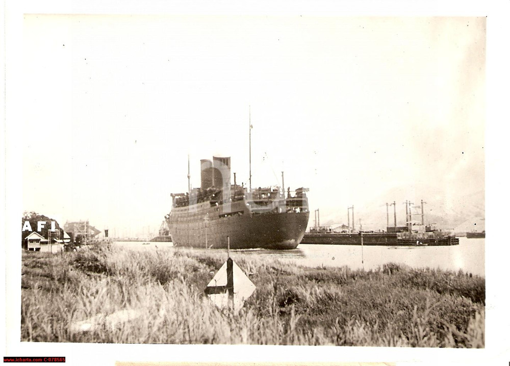 Fotografia d epoca originale 1942 PANAMA WW2 Piroscafo in navigazione attraverso il Canale Fotografia 1