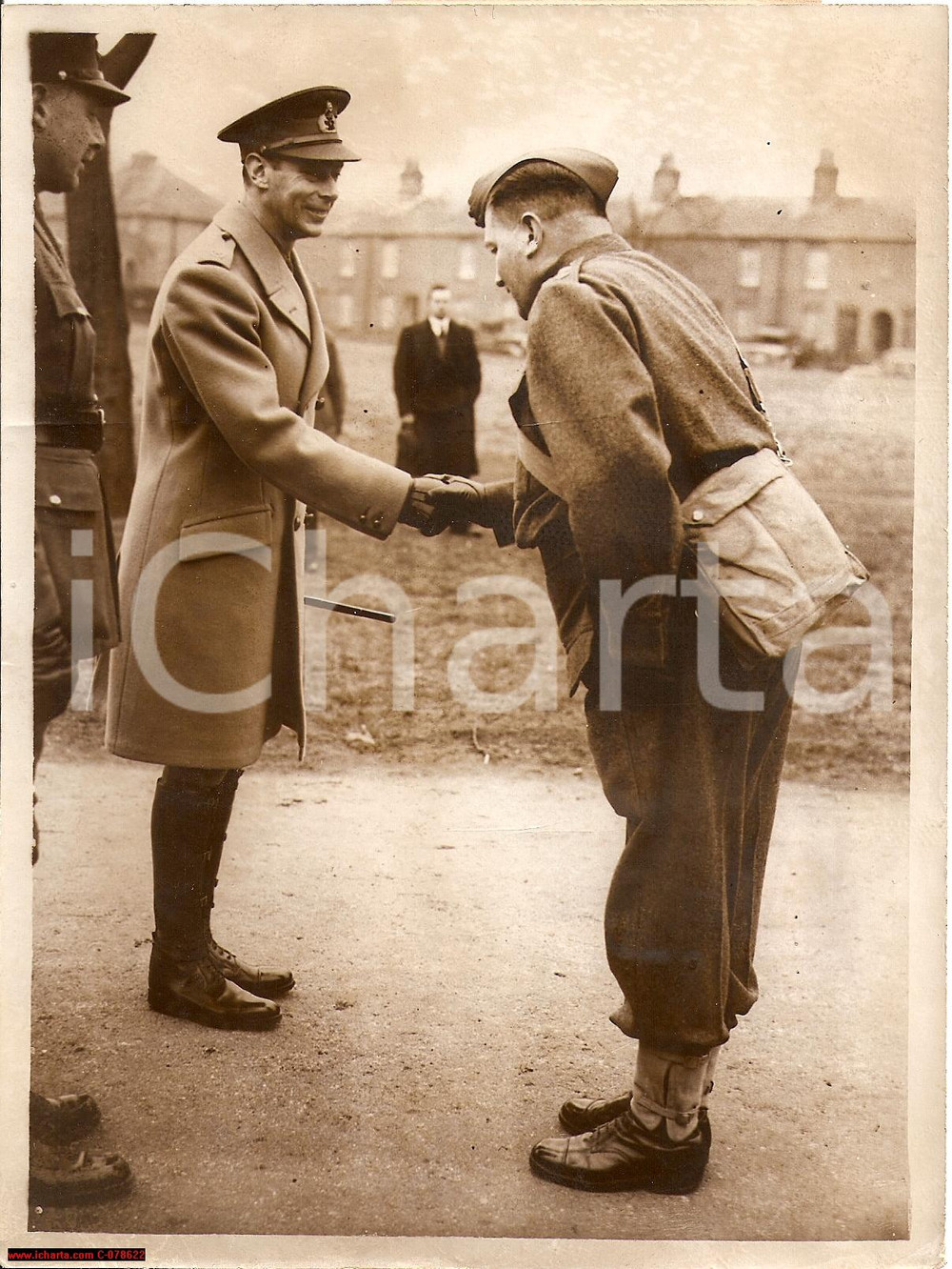 Fotografia d epoca originale 1940 WW2 H.M. King George VI at Newbury Real Photo 1