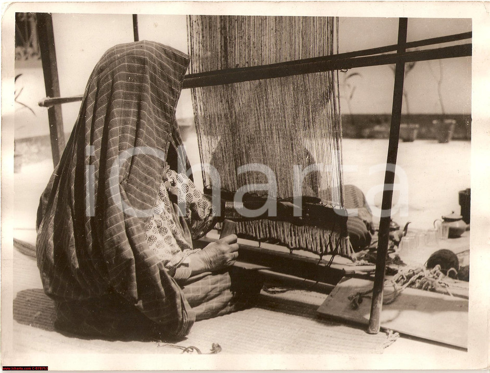 Fotografia d epoca originale 1930 Libia MISURATA  Donna tesse tappeto VERA FOTO 1