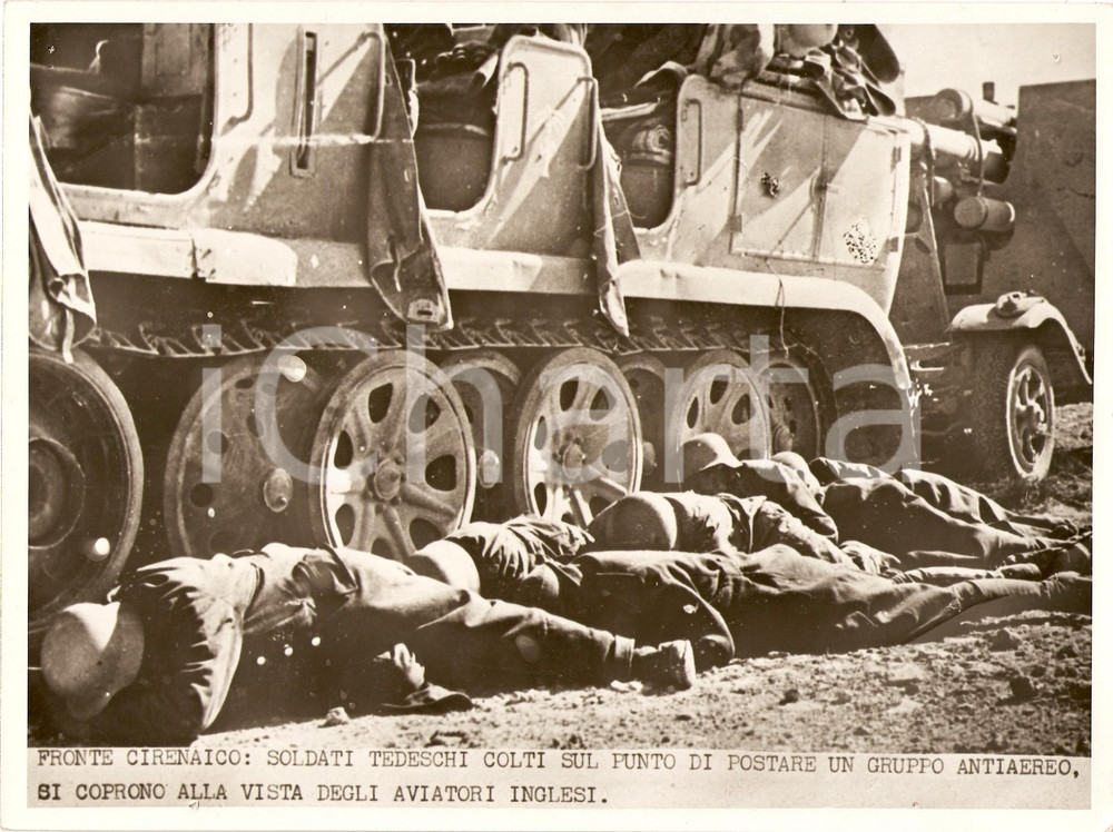 Fotografia d epoca originale 1942 CIRENAICA WW2 Soldati tedeschi si nascondono da aviatori inglesi FOTOGRAFIA 1