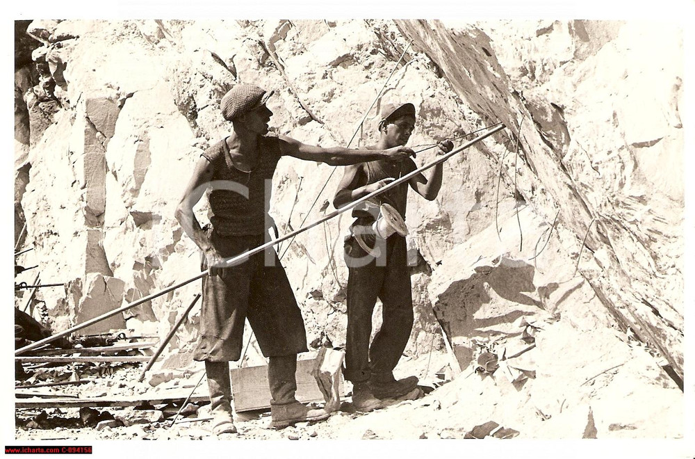 Fotografia d epoca originale 1935 Area di GENOVA Minatori al lavoro in una cava Foto COSTUME 18x12 cm 1