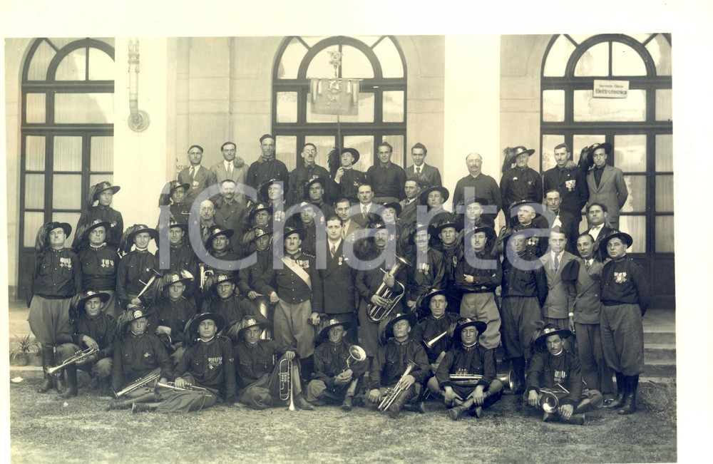 Fotografia d epoca originale 1930 ca Fanfara BERSAGLIERI  Sezione di VERCELLI Foto di gruppo VINTAGE 1