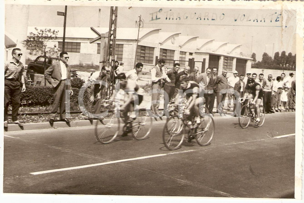 Fotografia d epoca originale 1960 OSPITALETTO DI CORMANO 2° Coppa ALDO RIVA Traguardo volante Foto CICLISMO 1