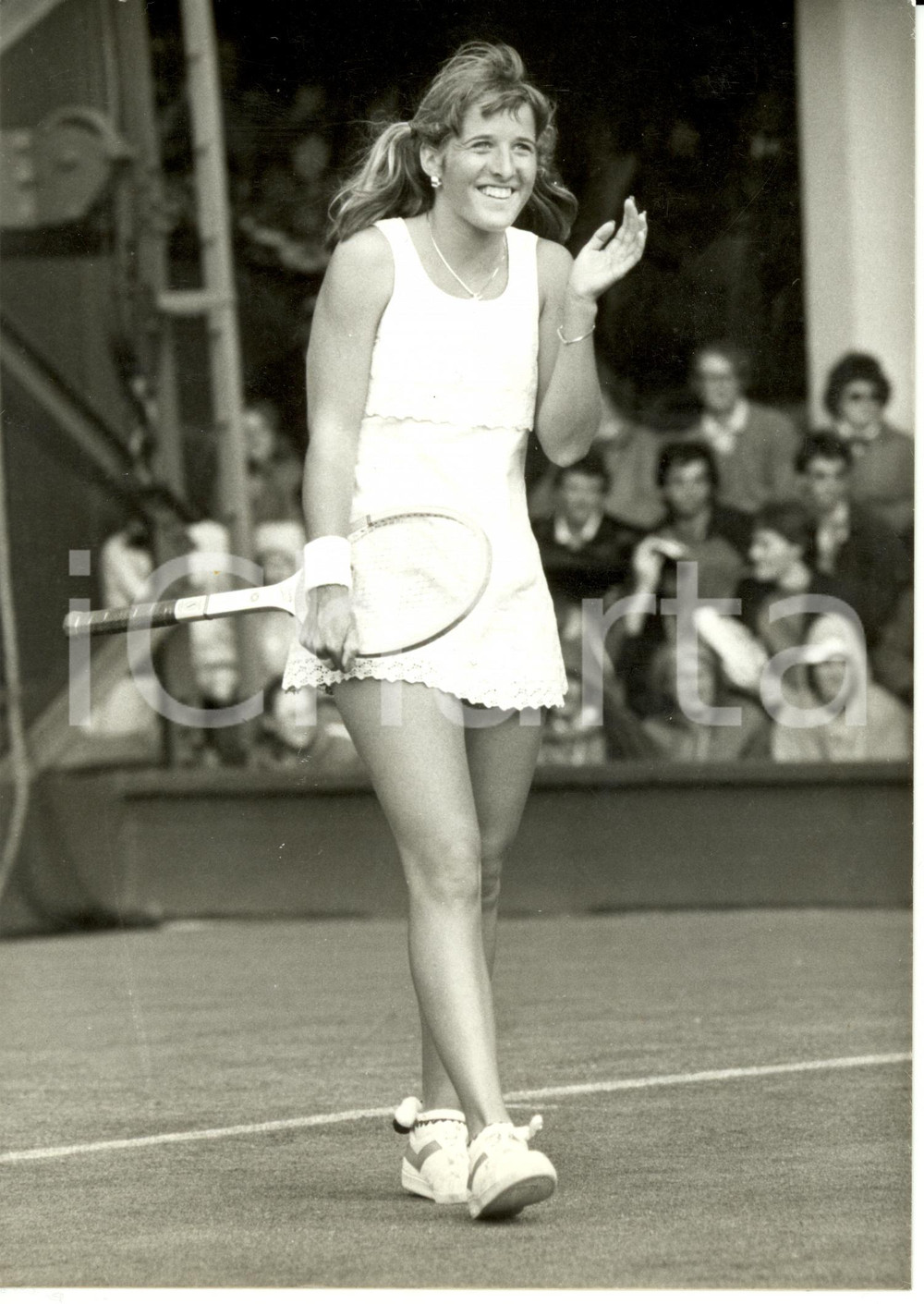 Fotografia d epoca originale 1980 WIMBLEDON UK Tennis Tracy AUSTIN jokes with Wimbledon officials Photo 1