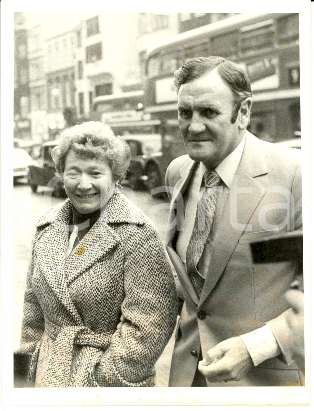 Fotografia d epoca originale 1979 LONDON UK SOCCER Don REVIE with his wife arrive at High Court Picture 1