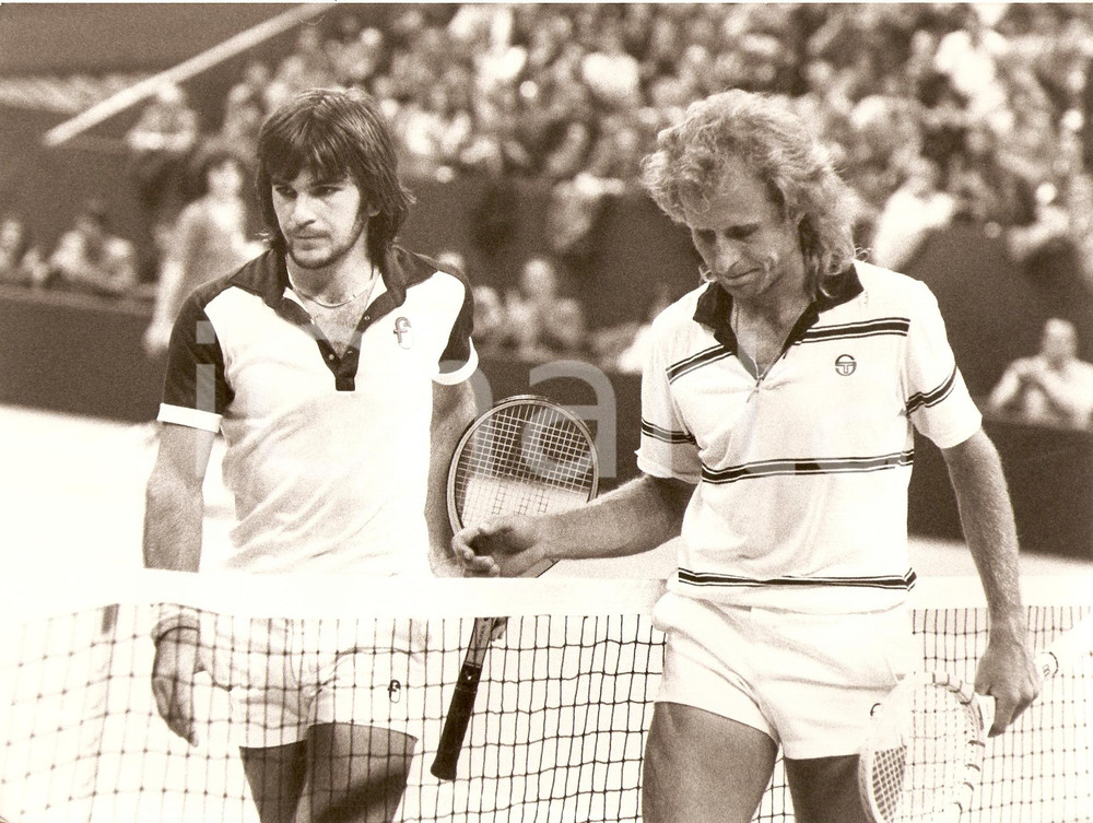 Fotografia d epoca originale 1980 circa TENNIS Johan KRIEK Vitas GERULAITIS a fine match Fotografia 1