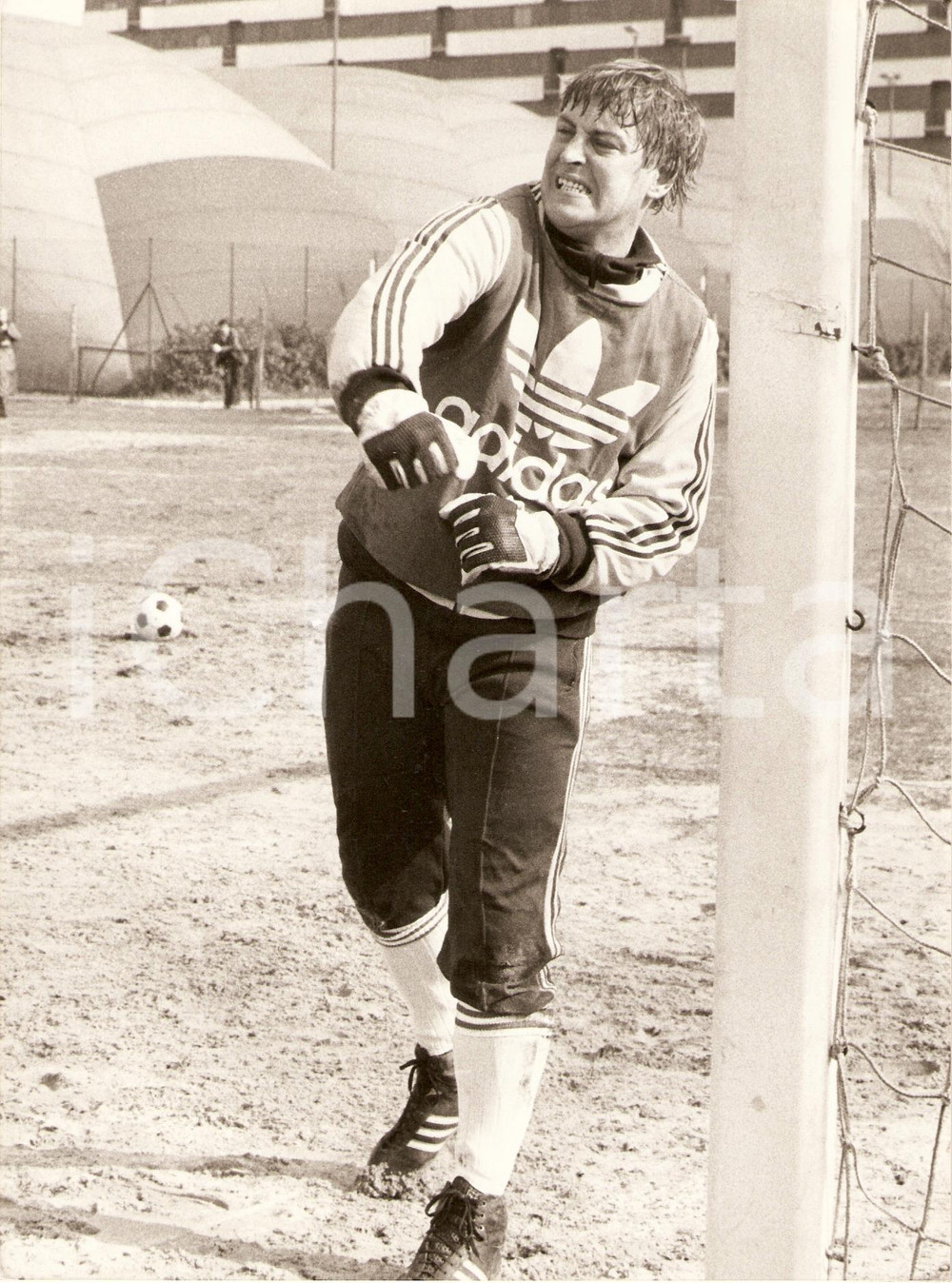 Fotografia d epoca originale 1980 OLANDA Calcio EUROPEI Pim DOESBURG si allena Fotografia 1