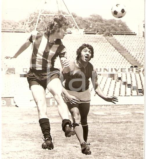 Fotografia d epoca originale 1973 CLUB ATLETICO PENAROL Calcio URUGUAY Fernando MORENA colpo di testa Foto 1