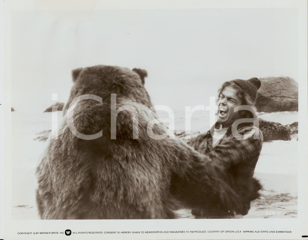 Fotografia d epoca originale 1978 THE SEA GYPSIES Zingari del mare Robert LOGAN uccide un orso Foto di scena 1