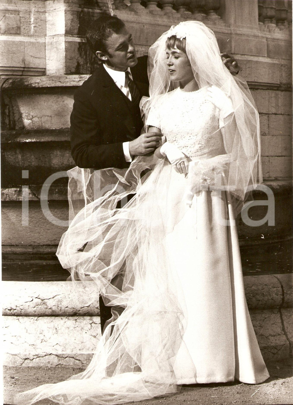 Fotografia d epoca originale 1968 CE SACRE  GRANDPERE Yves LEFEBVRE Marie DUBOIS Scena del matrimono Foto 1