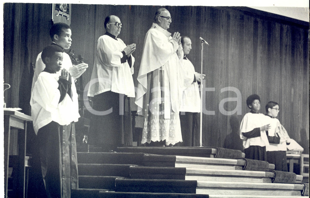 Fotografia d epoca originale 1971 SAN FRANCISCO USA Joseph McGUCKEN durante una celebrazione eucaristica 1