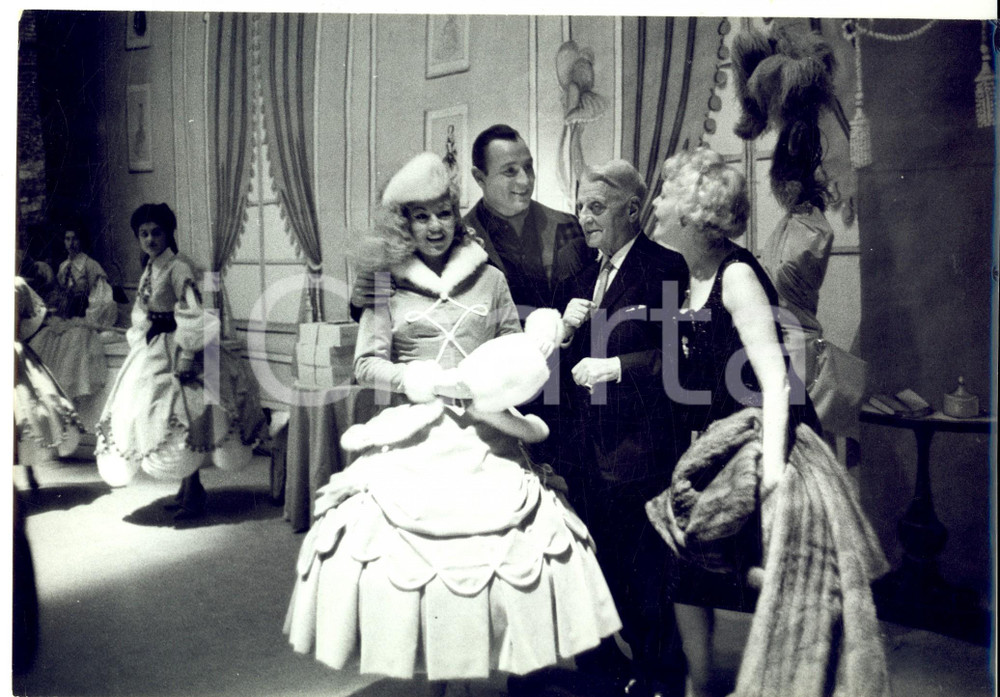 Fotografia d epoca originale 1960 ca CASINO DE PARIS Henri VARNA con Marcel MERKES e Paulette MERVAL 1