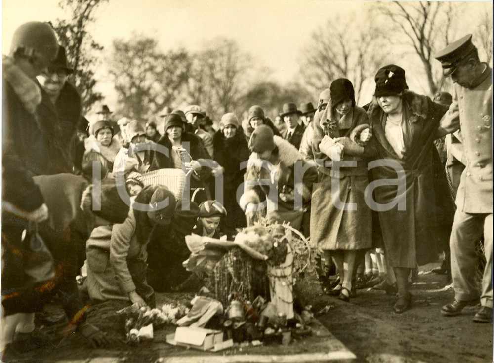 Fotografia d epoca originale 1920 ca MALDEN USA The pilgrimage at Rev. Patrick POWER s grave Fotografia 1
