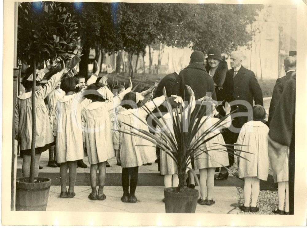 Fotografia d epoca originale 1931 ROMA Regina ELENA incontra i bambini Asilo PRINCIPE PIEMONTE FOTOGRAFIA 1