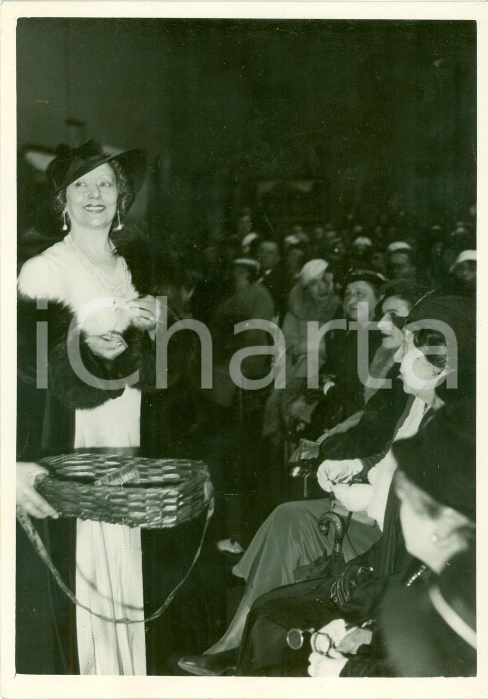 Fotografia d epoca originale 1933 PARIS CÃ©cile SOREL visite Salon des Artistes FranÃ§aises Photographie 1