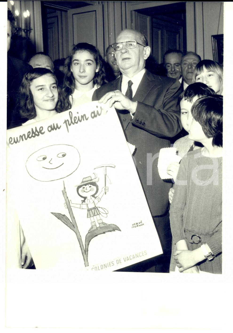 Fotografia d epoca originale 1969 PARIS F Edgar FAURE presenta il progetto  Jeunesse au plein air  Foto 1