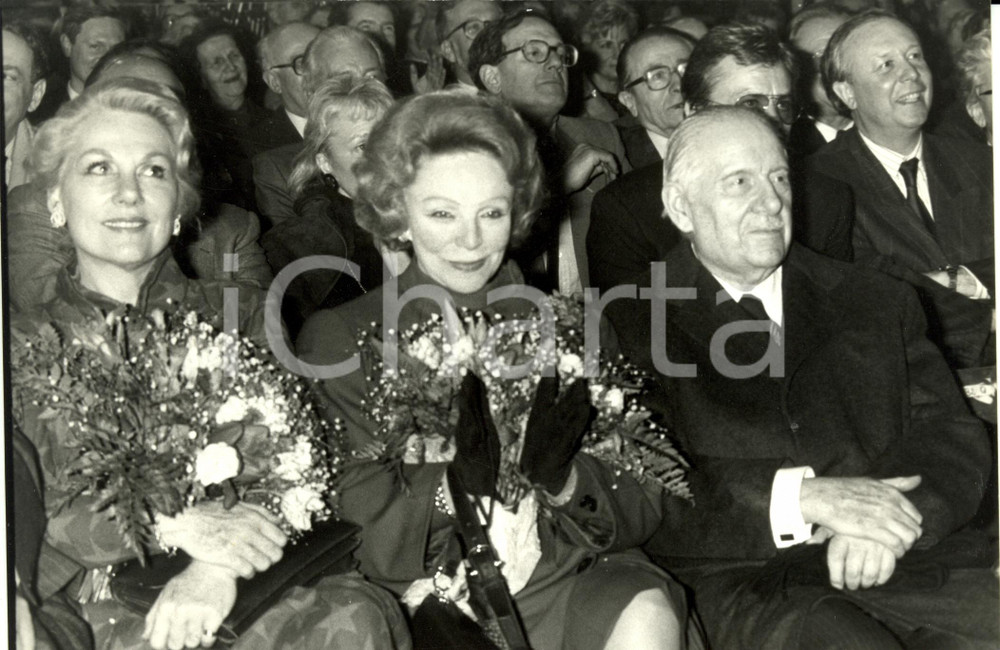1988 LE BOURGET F Eva HEGEDUS Alain POHER écoutant discours Raymond BARRE *Photo
