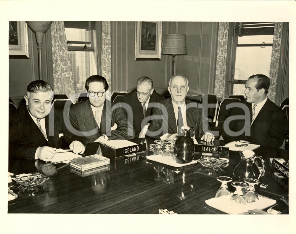 Fotografia d epoca originale 1950 NEW YORK USA NATO Council Bjarni BENEDIKTSSON of ICELAND and Carlo SFORZA 1