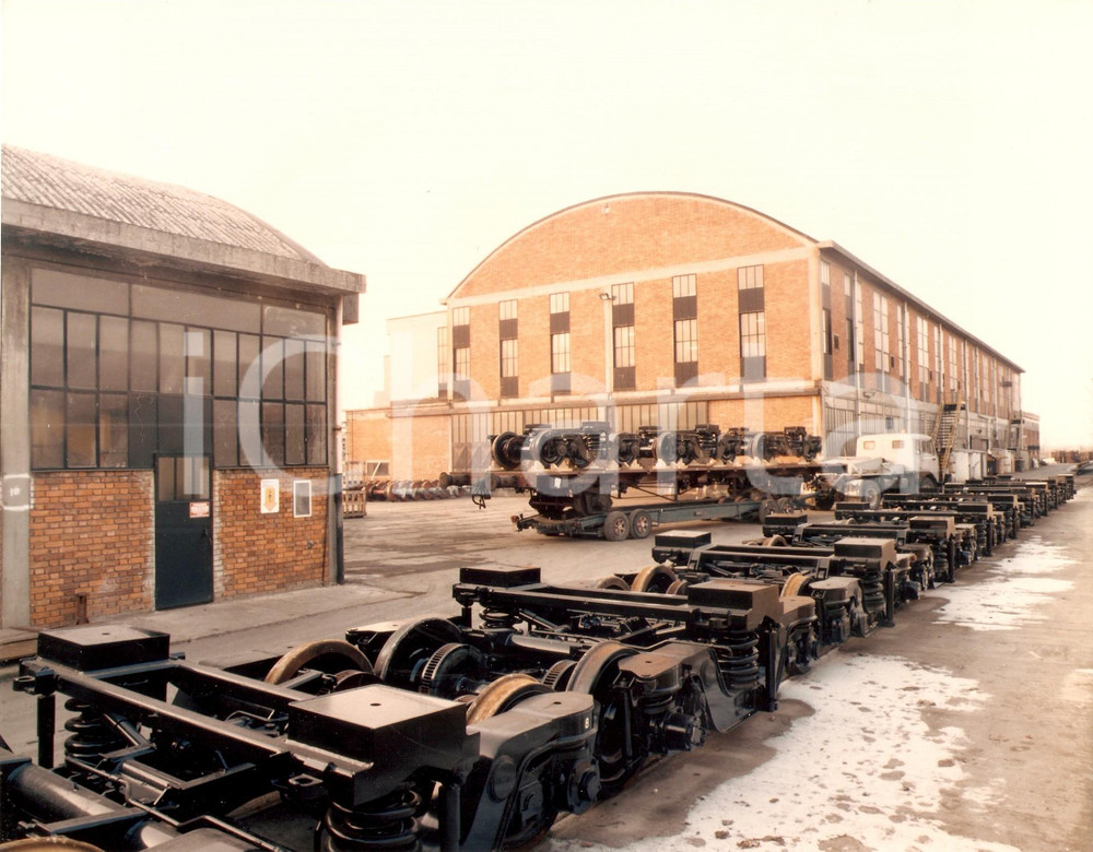 Fotografia d epoca originale 1980 ca SASSARI  SOCIMI Carrelli tipo FI  FS per carrozze INTERCITY Fotografia 1